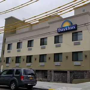 Days By Wyndham Brooklyn Marine Park Hotel